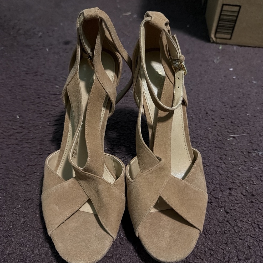 Elegant Tan Women's Heels